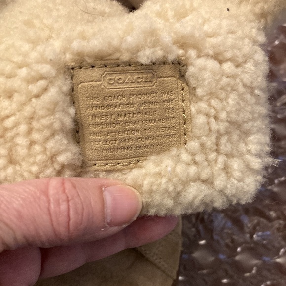 COACH WOMEN’S HALEN BEIGE SUEDE SNOW BOOTS. LIKE NEW. SIZE 7.5. SIGNATURE. NICE! - Picture 6 of 16